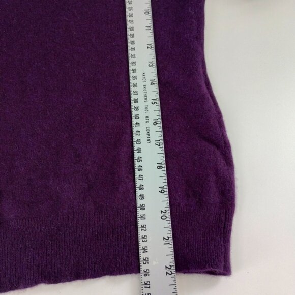 Lord &Taylor Sweater Small Purple 100% Cashmere Long Sleeve V-Neck Pullover - Picture 5 of 6